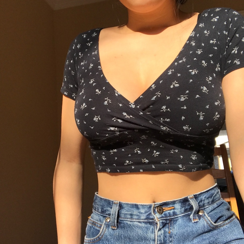 BRANDY MELVILLE TEE